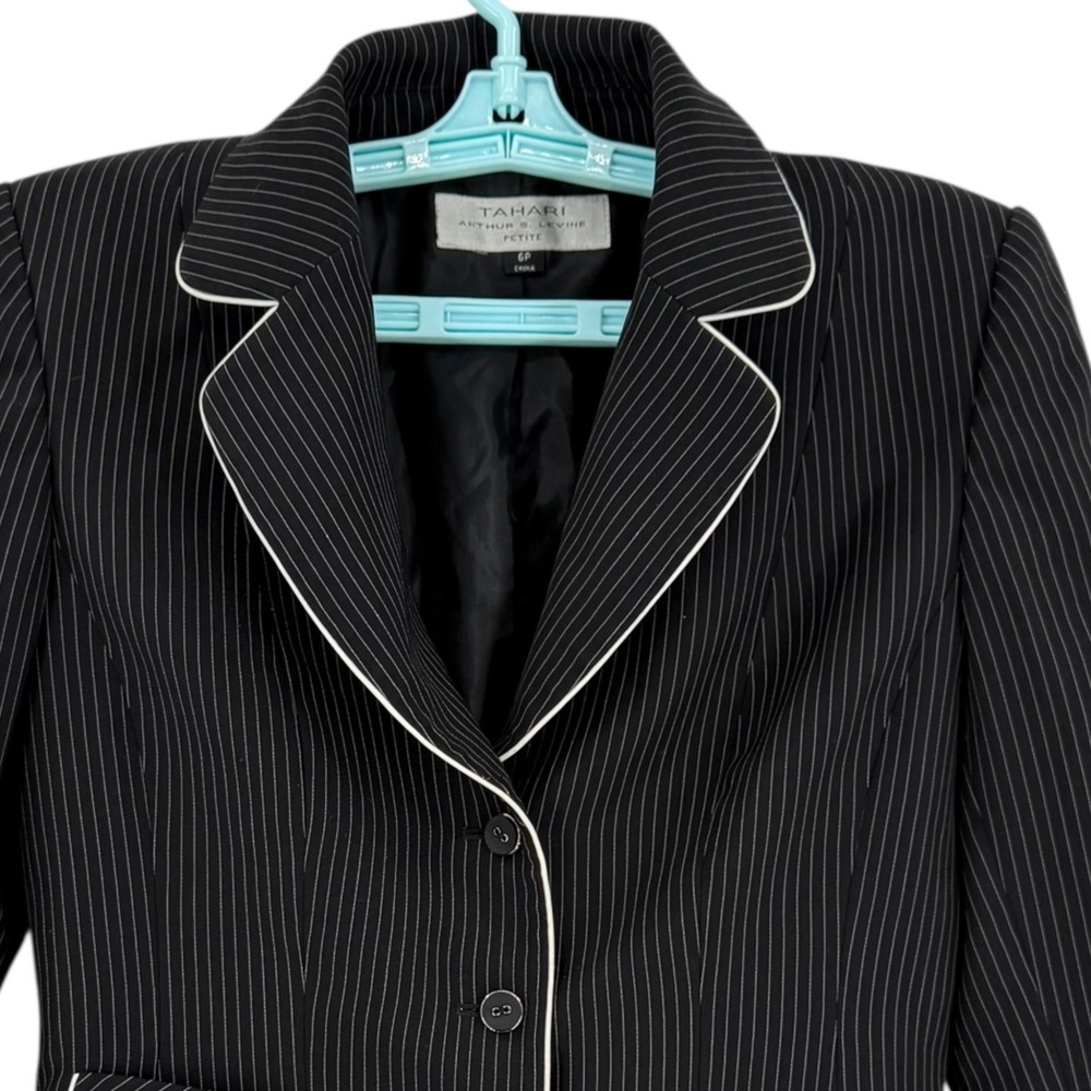 Tahari Women's Long Sleeve Full Lined  Pinstripe Black Blazer Jacket Size 6P - Picture 3 of 10
